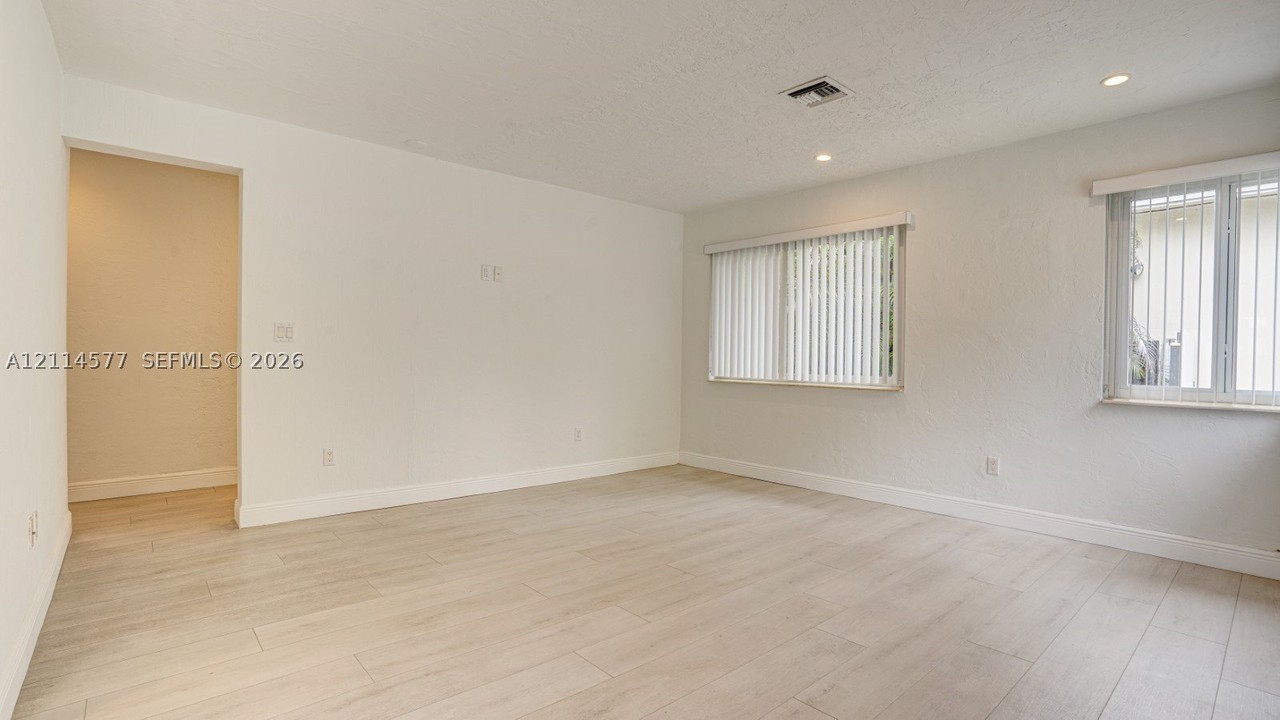 311 Sw 38th Ct #0 - Photo 6 of 50
