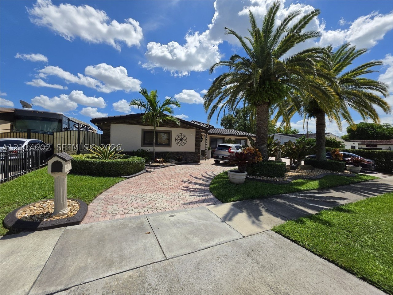 8450 Nw 178th St - Photo 3 of 33