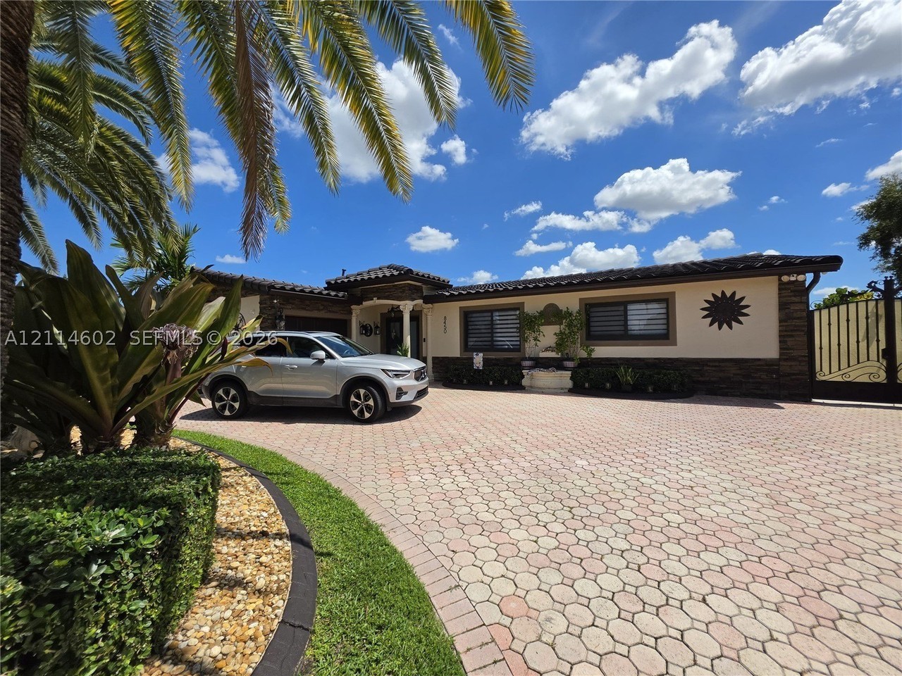 8450 Nw 178th St - Photo 4 of 33