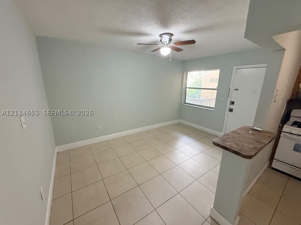 350 E 21st St #209 - Photo 3 of 5