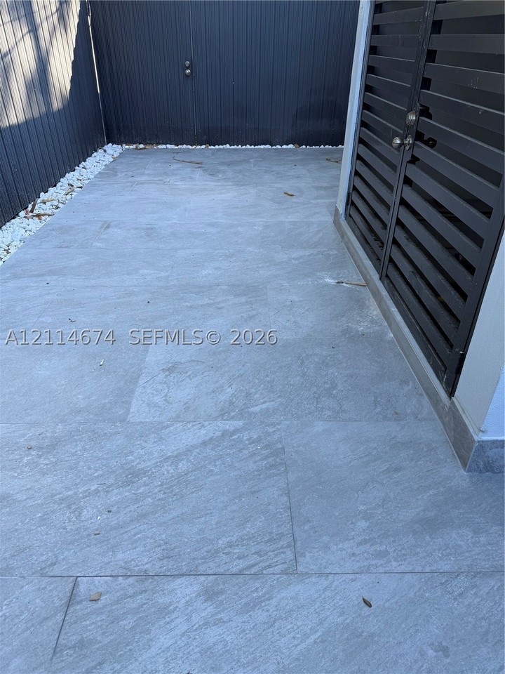 423 Nw 32nd Pl - Photo 7 of 7
