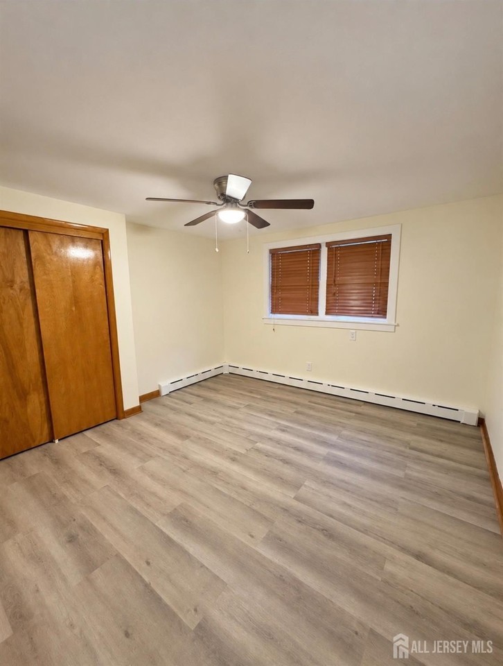 300 Watson Ave - Photo 2 of 9