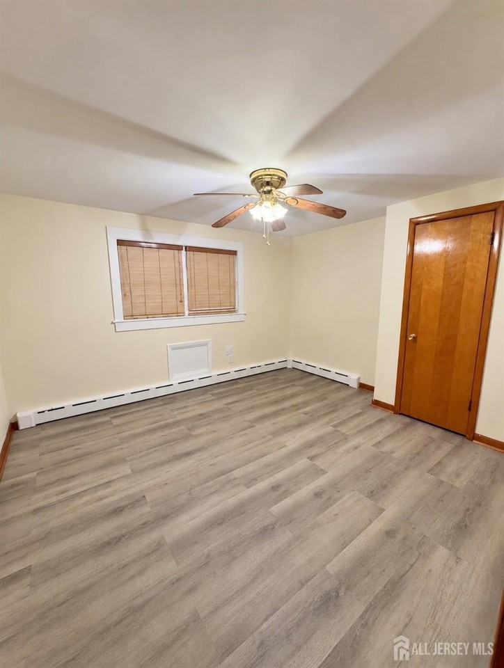 300 Watson Ave - Photo 3 of 9