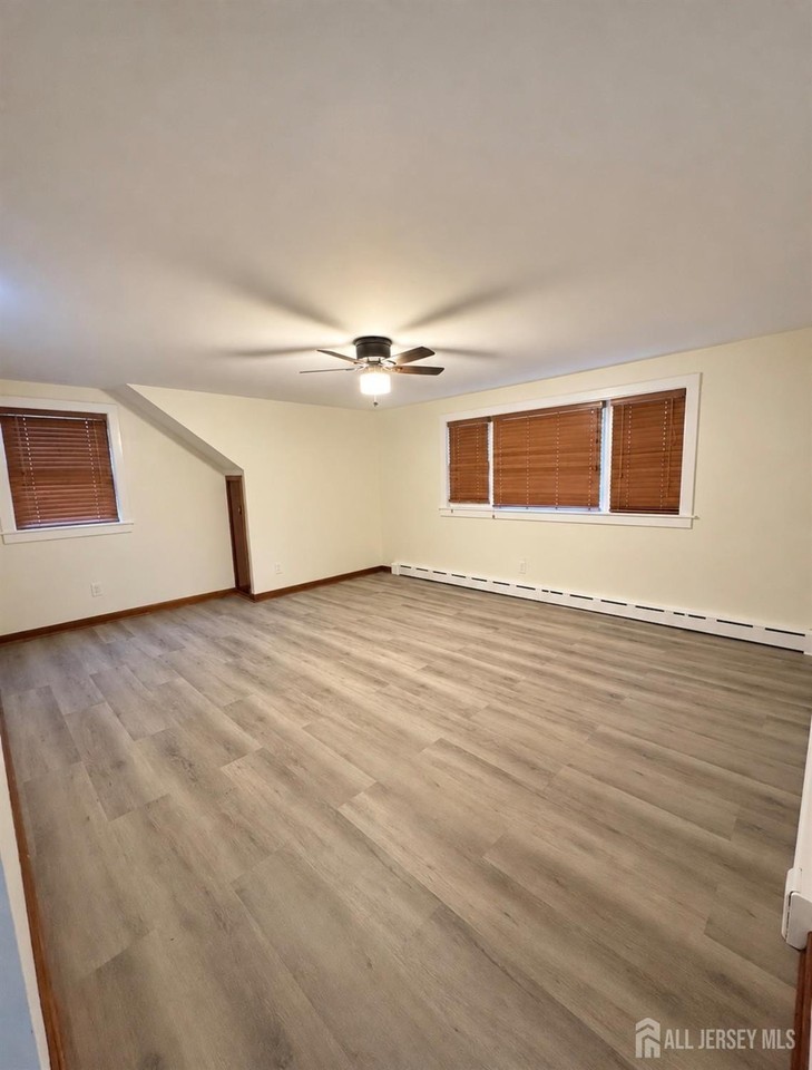 300 Watson Ave - Photo 4 of 9