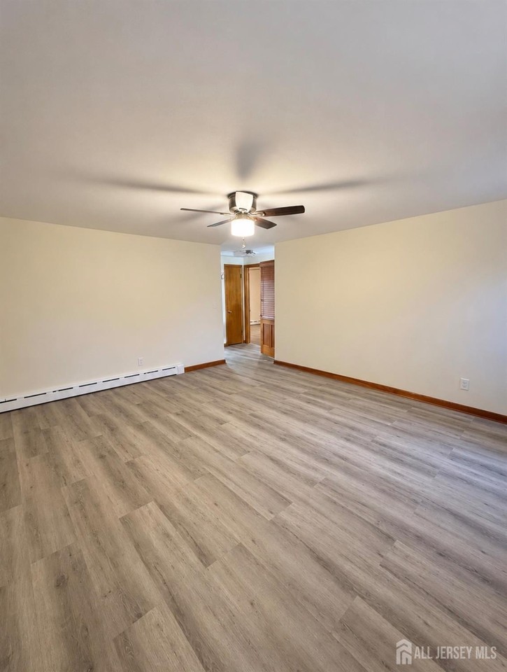 300 Watson Ave - Photo 5 of 9