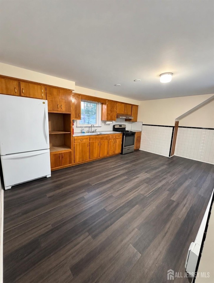 300 Watson Ave - Photo 6 of 9