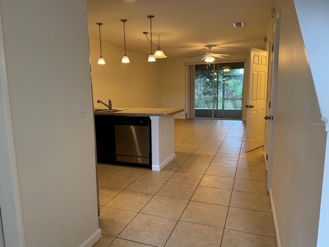 1418 Chelsea Dr - Photo 3 of 30