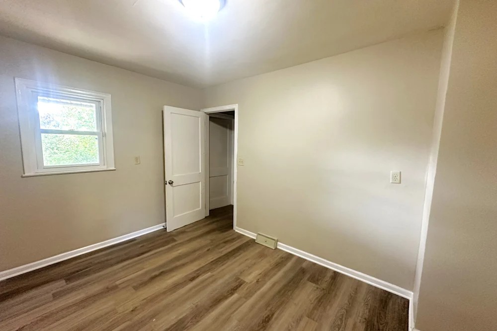 3941 3rd St Ne #NA - Photo 4 of 7