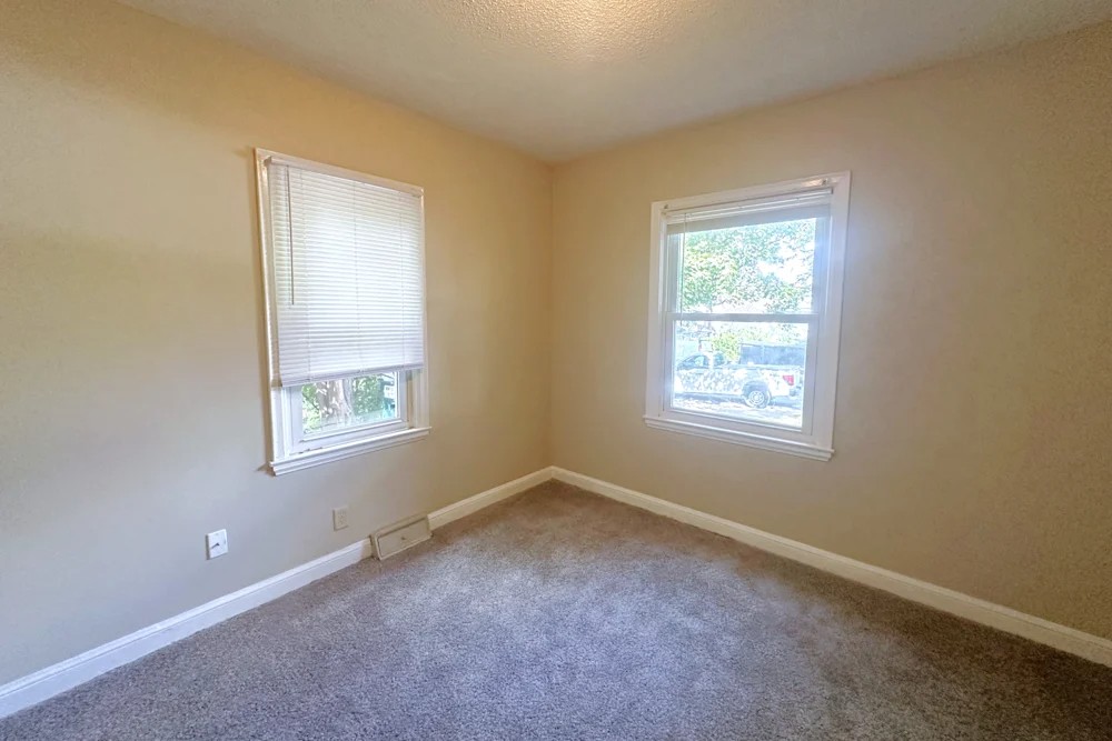 3941 3rd St Ne #NA - Photo 6 of 7