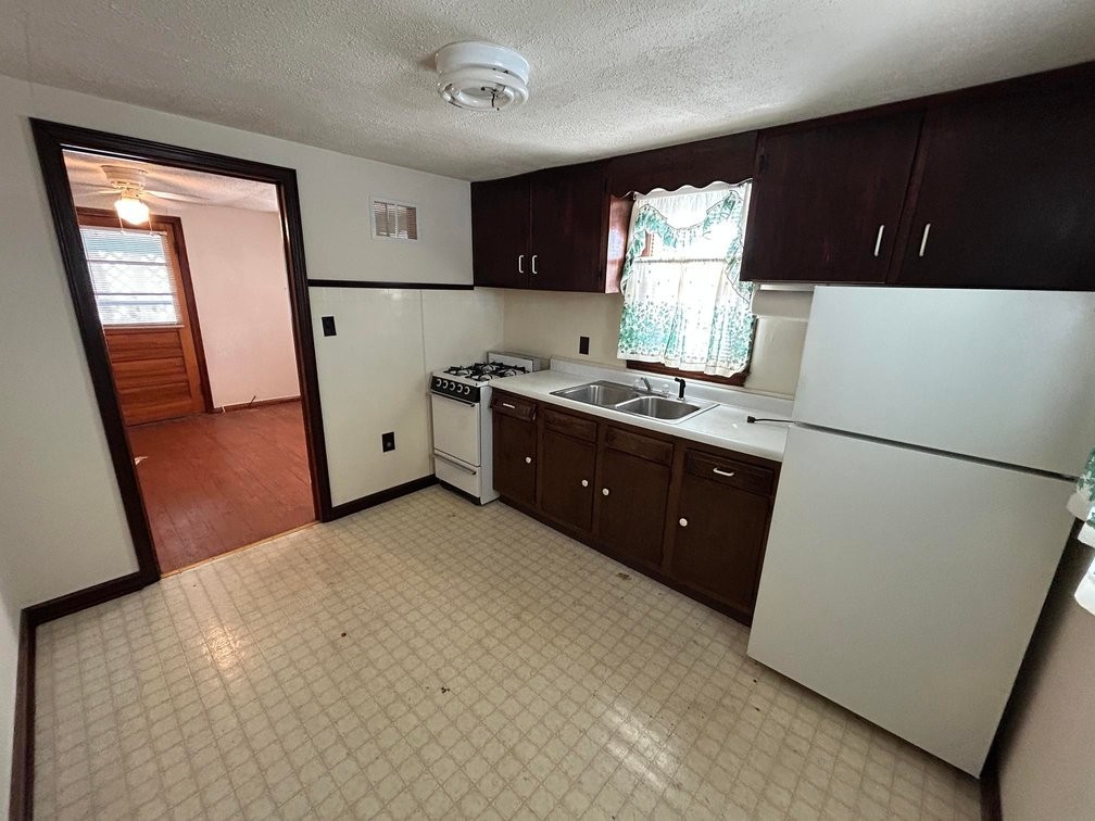 1629 1/2 Williams Ave #1 - Photo 6 of 7