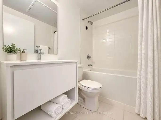 159 Wellesley St E #2809 - Photo 3 of 12