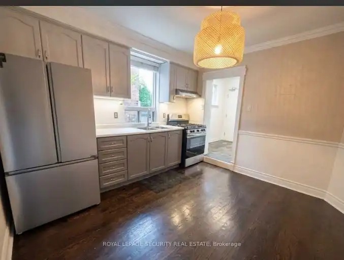 380 Crawford St - Photo 3 of 13