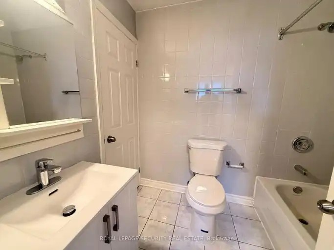 380 Crawford St - Photo 4 of 13