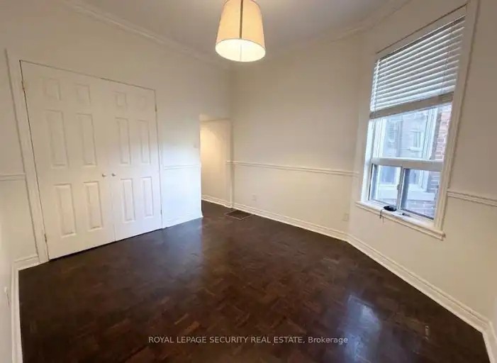 380 Crawford St - Photo 5 of 13
