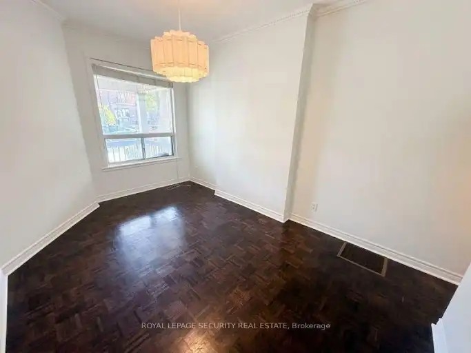 380 Crawford St - Photo 6 of 13
