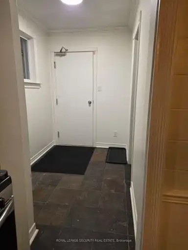 380 Crawford St - Photo 7 of 13