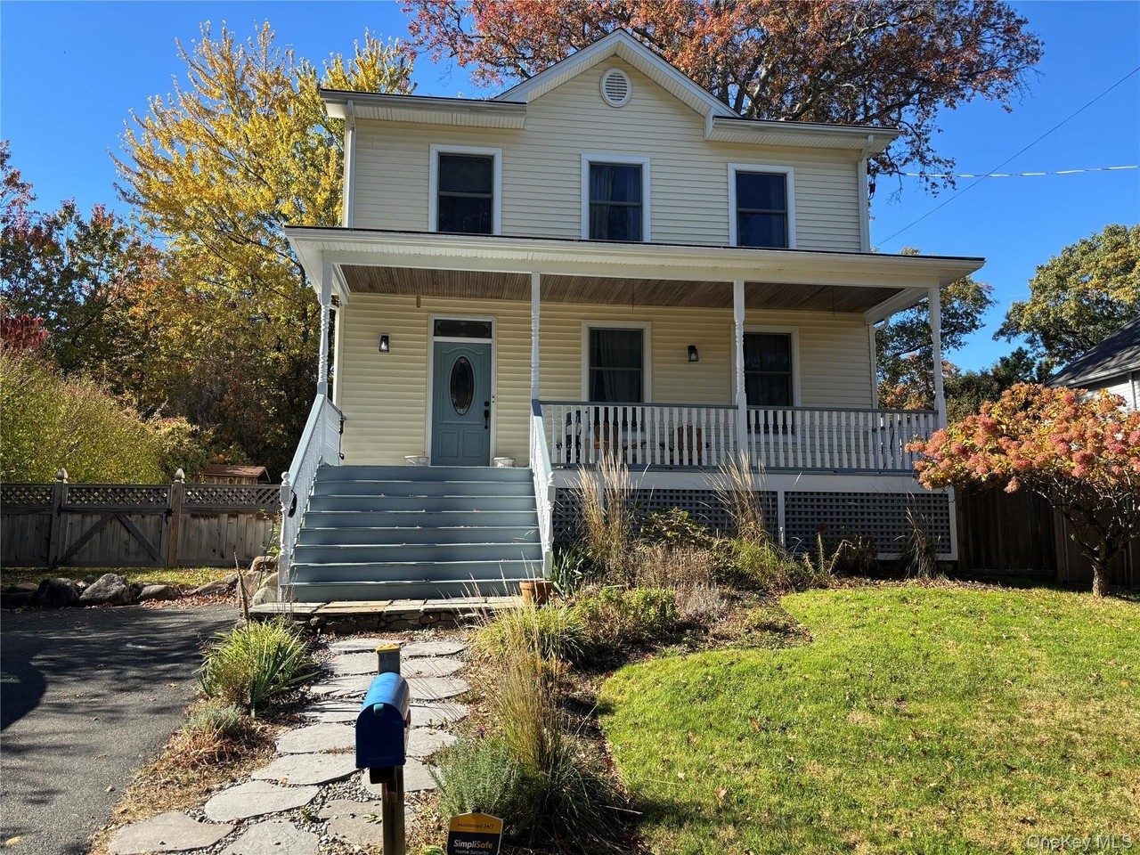 418 Tompkins Ave - Photo 2 of 12
