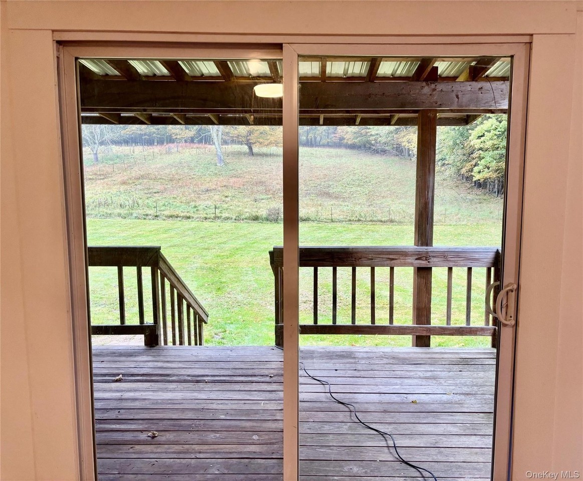 471 Hurd Rd - Photo 4 of 16