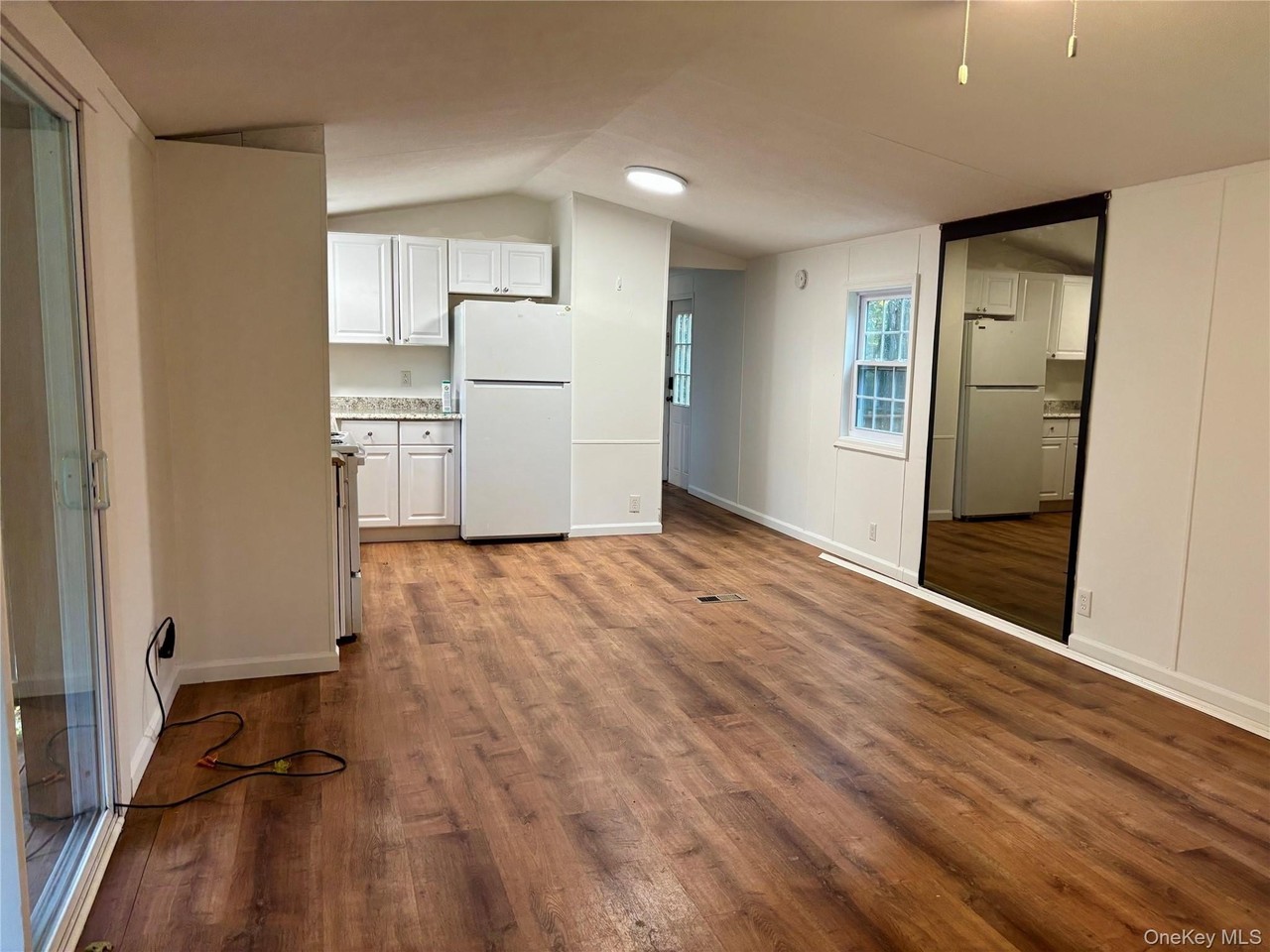 471 Hurd Rd - Photo 5 of 16