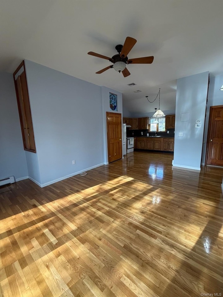 888 Custer St - Photo 3 of 9