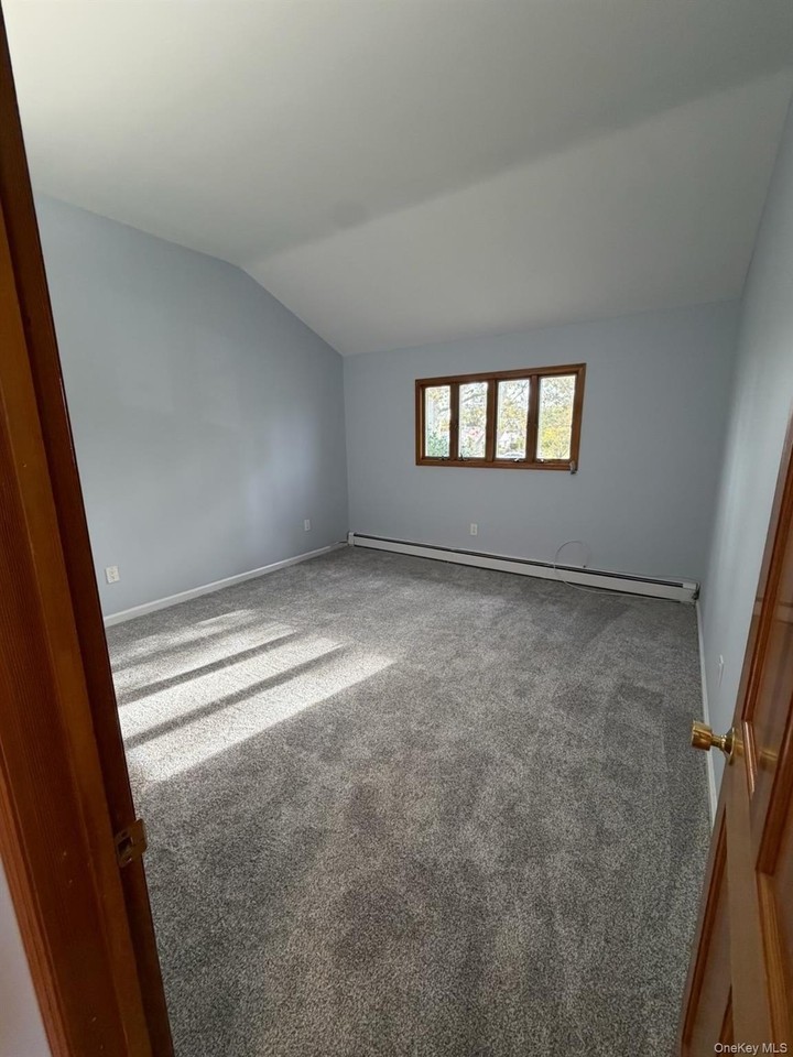 888 Custer St - Photo 6 of 9