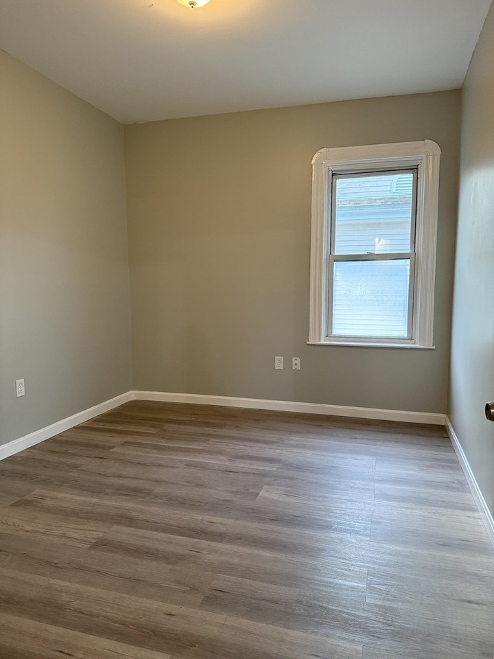 377 Ashley Blvd #3S - Photo 5 of 10