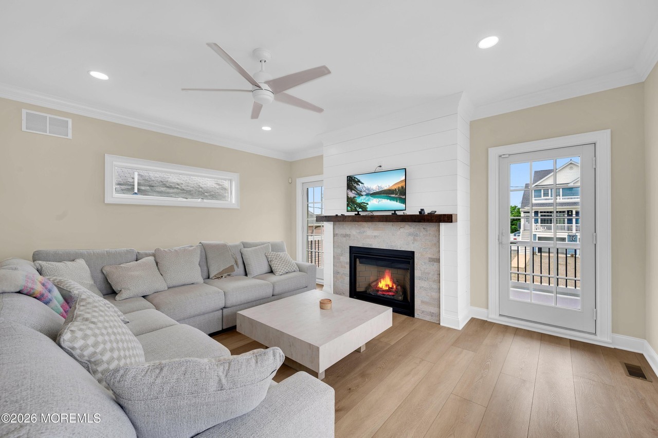 105 5th Ave - Photo 6 of 50