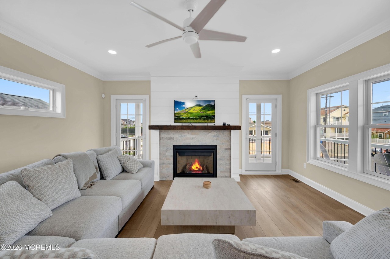 105 5th Ave - Photo 7 of 50