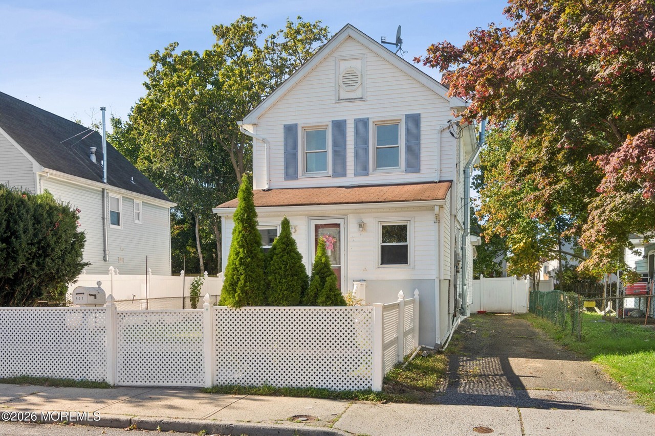 537 Winter St - Photo 2 of 23