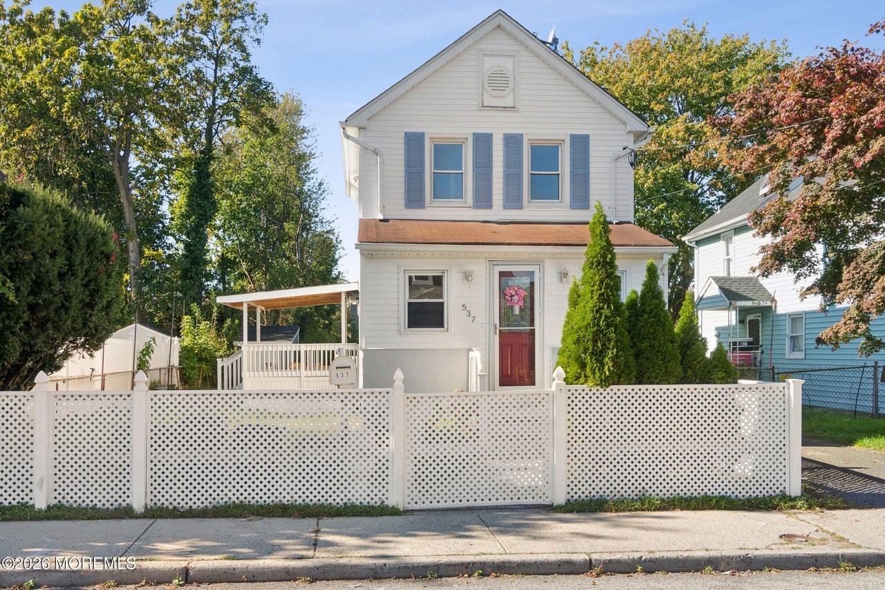 537 Winter St - Photo 3 of 23