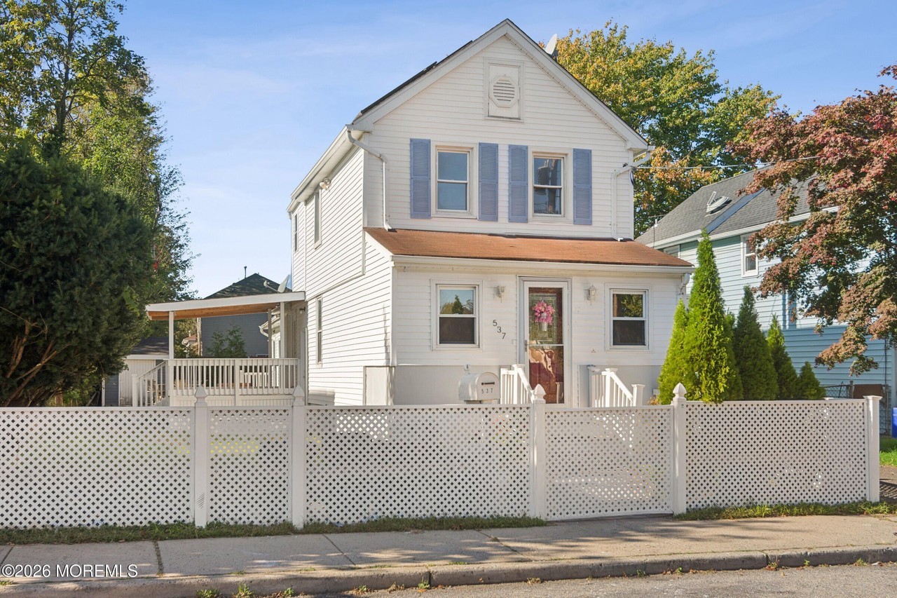 537 Winter St - Photo 4 of 23