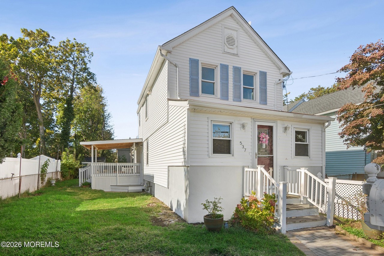 537 Winter St - Photo 5 of 23