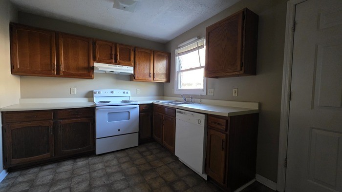 2723 S Roan St #18 - Photo 4 of 7
