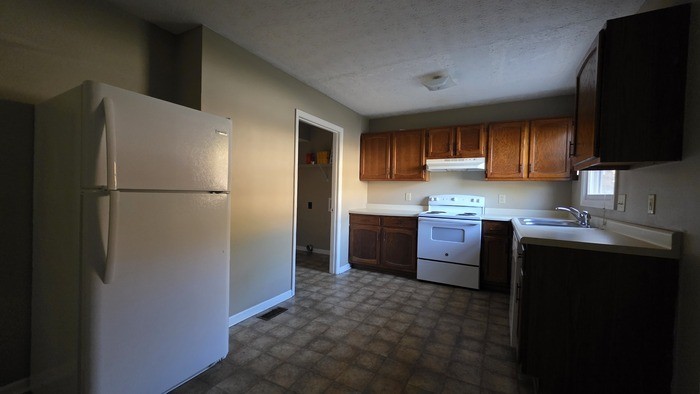 2723 S Roan St #18 - Photo 5 of 7