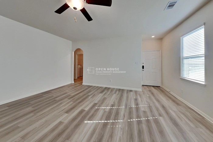 404 Lone Rider Dr - Photo 5 of 20