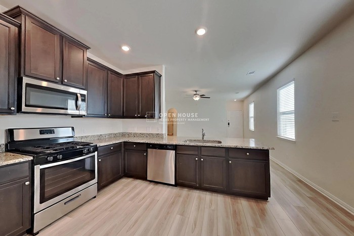 404 Lone Rider Dr - Photo 7 of 20