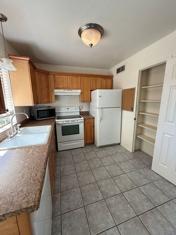 6548 E Barrow St - Photo 7 of 17