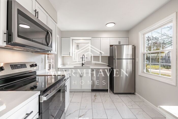 321 Filmore Ave - Photo 5 of 25