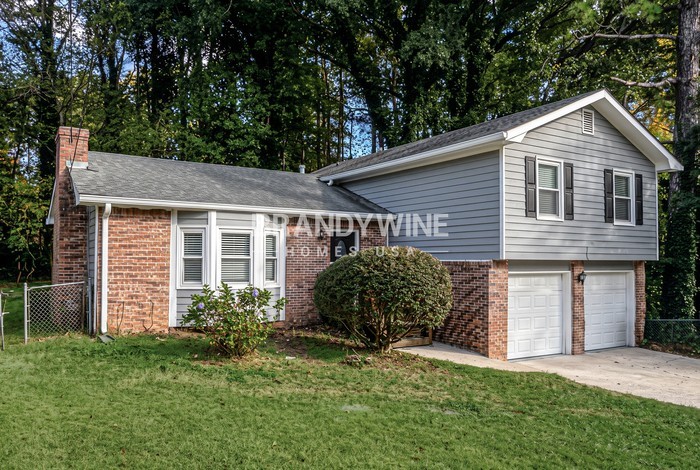 2122 Tiffany Ln - Photo 2 of 23