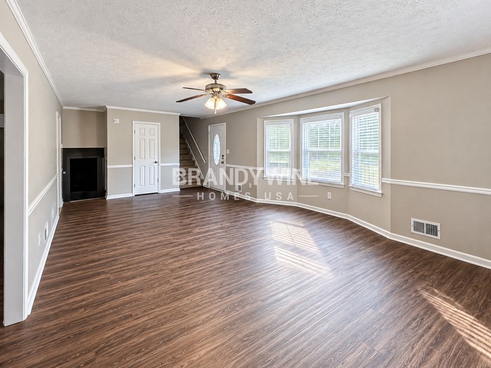 2122 Tiffany Ln - Photo 5 of 23
