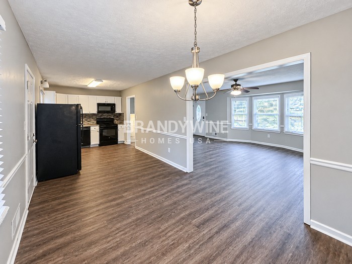 2122 Tiffany Ln - Photo 7 of 23