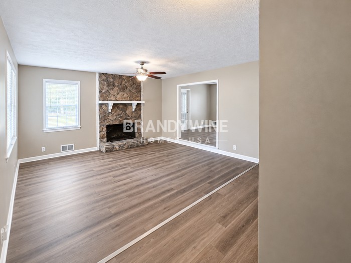 5042 Gracehill Rd - Photo 4 of 24