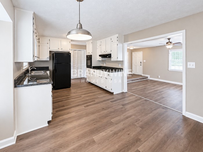 5042 Gracehill Rd - Photo 6 of 24