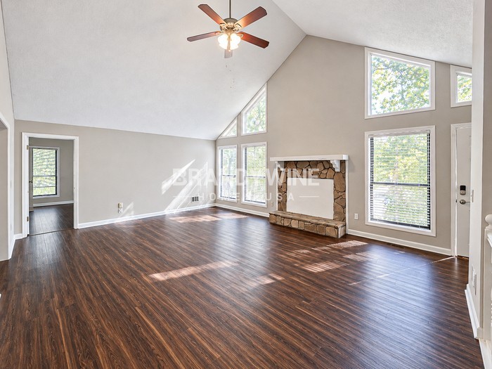 3893 Cloudland Dr - Photo 5 of 24