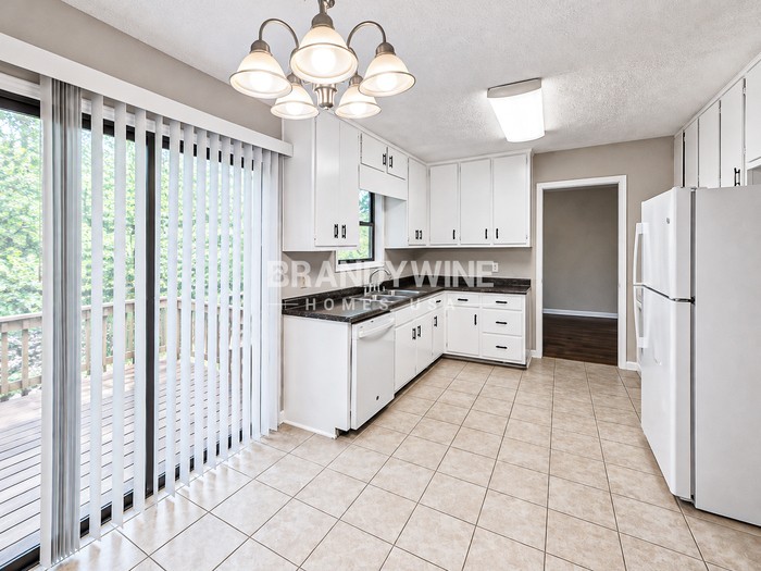 3893 Cloudland Dr - Photo 6 of 24