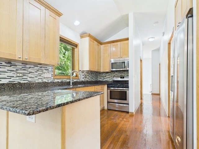 419 W Root St - Photo 6 of 19