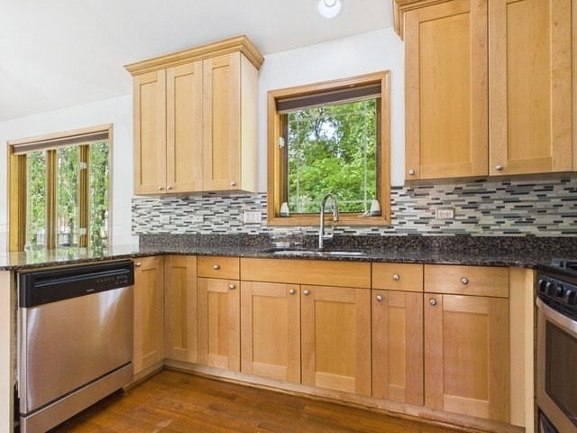 419 W Root St - Photo 7 of 19