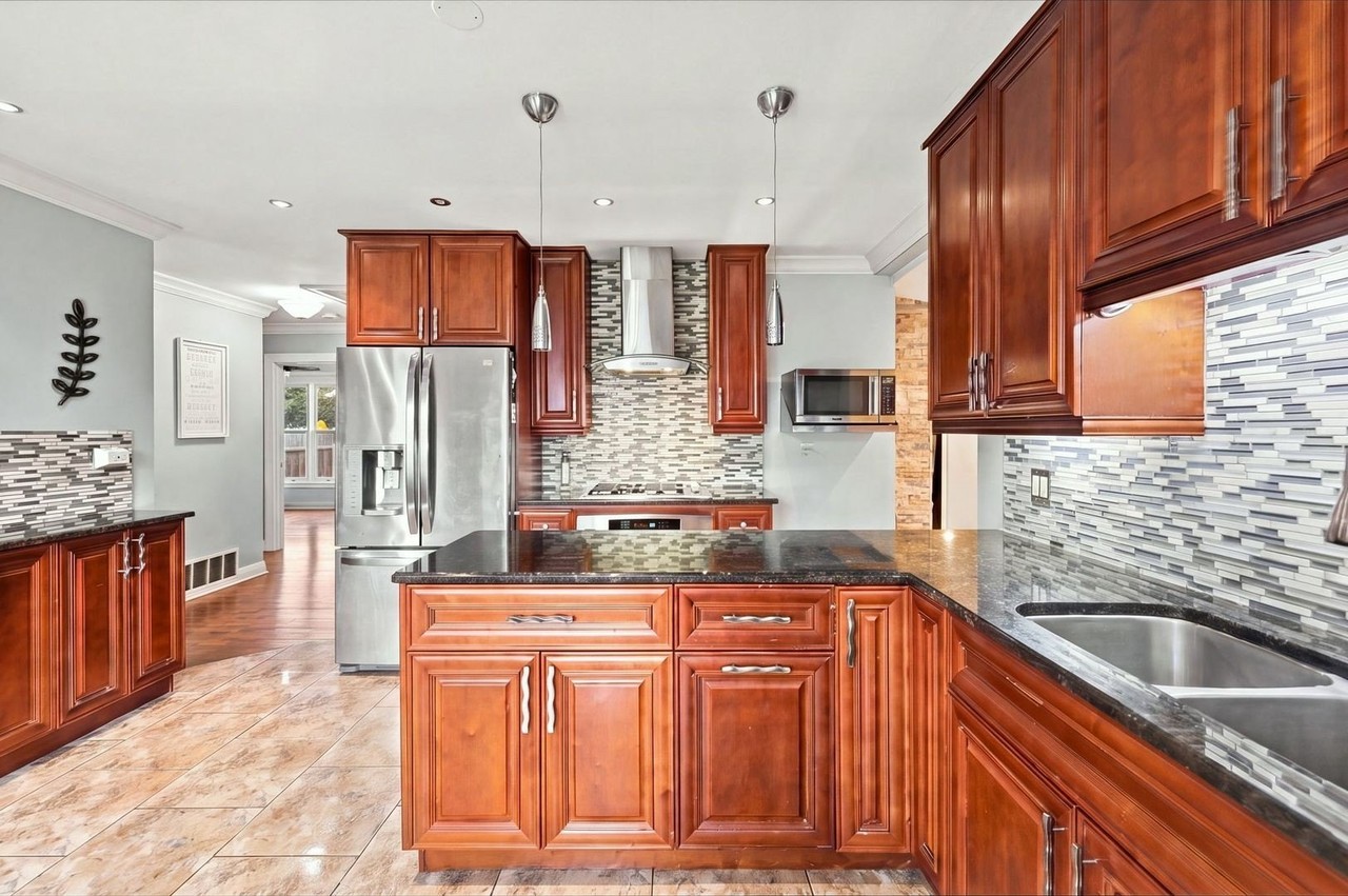 106 69th St - Photo 5 of 37