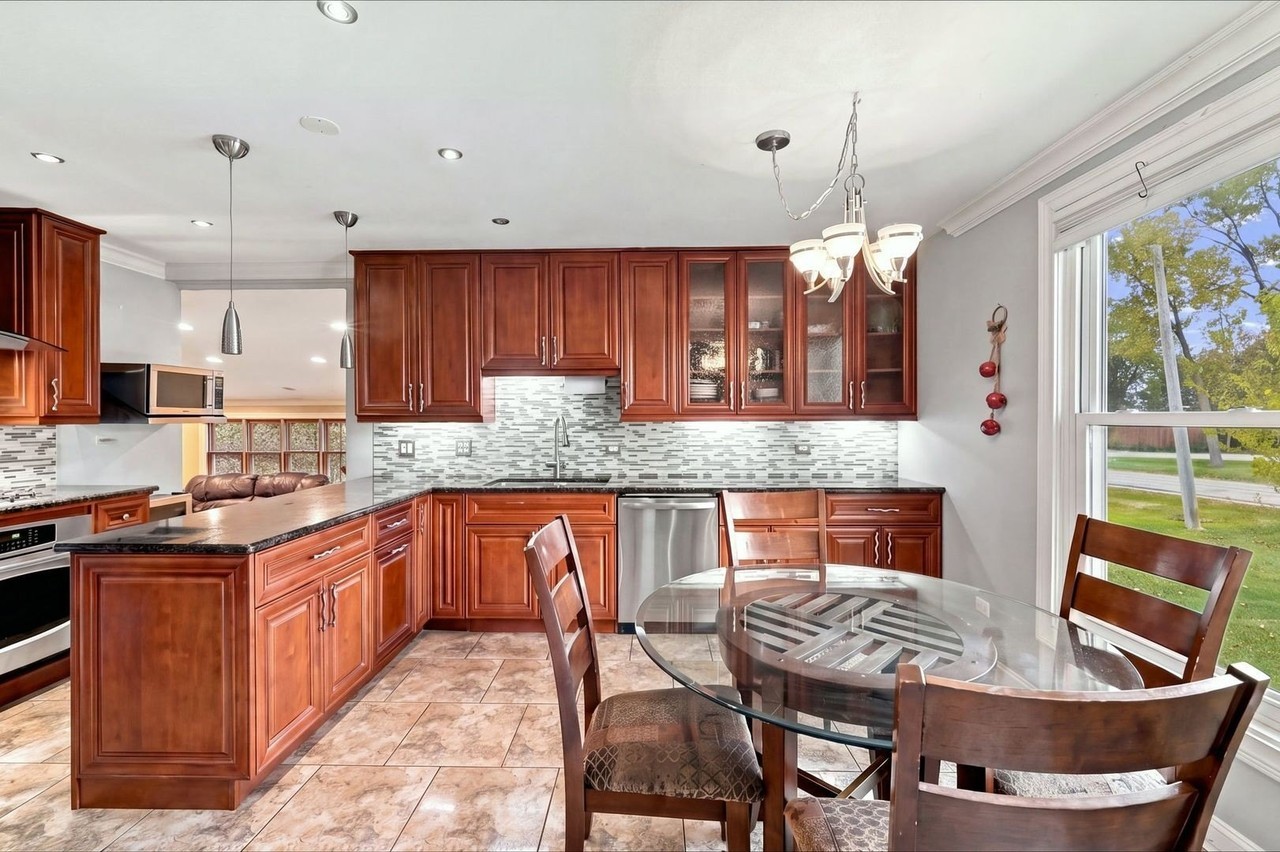 106 69th St - Photo 6 of 37