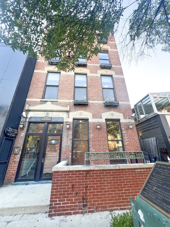 1504 N Wells St #4 - Photo 2 of 12